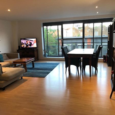 Spacious, Bright And Modern Flat In Holloway ロンドン エクステリア 写真