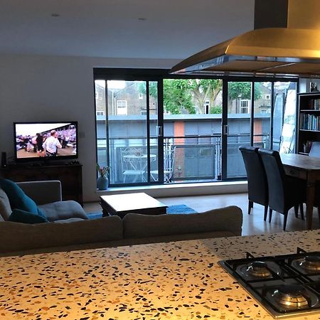 Spacious, Bright And Modern Flat In Holloway ロンドン エクステリア 写真