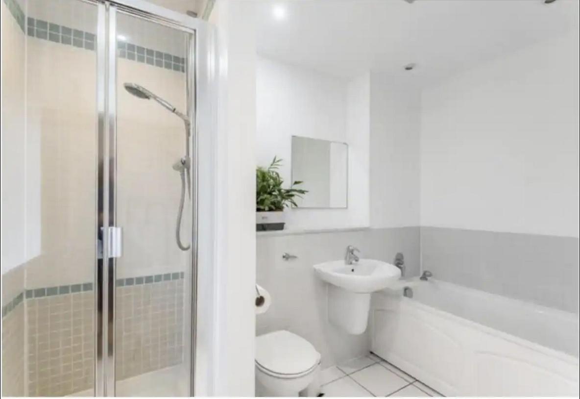 Spacious, Bright And Modern Flat In Holloway ロンドン エクステリア 写真