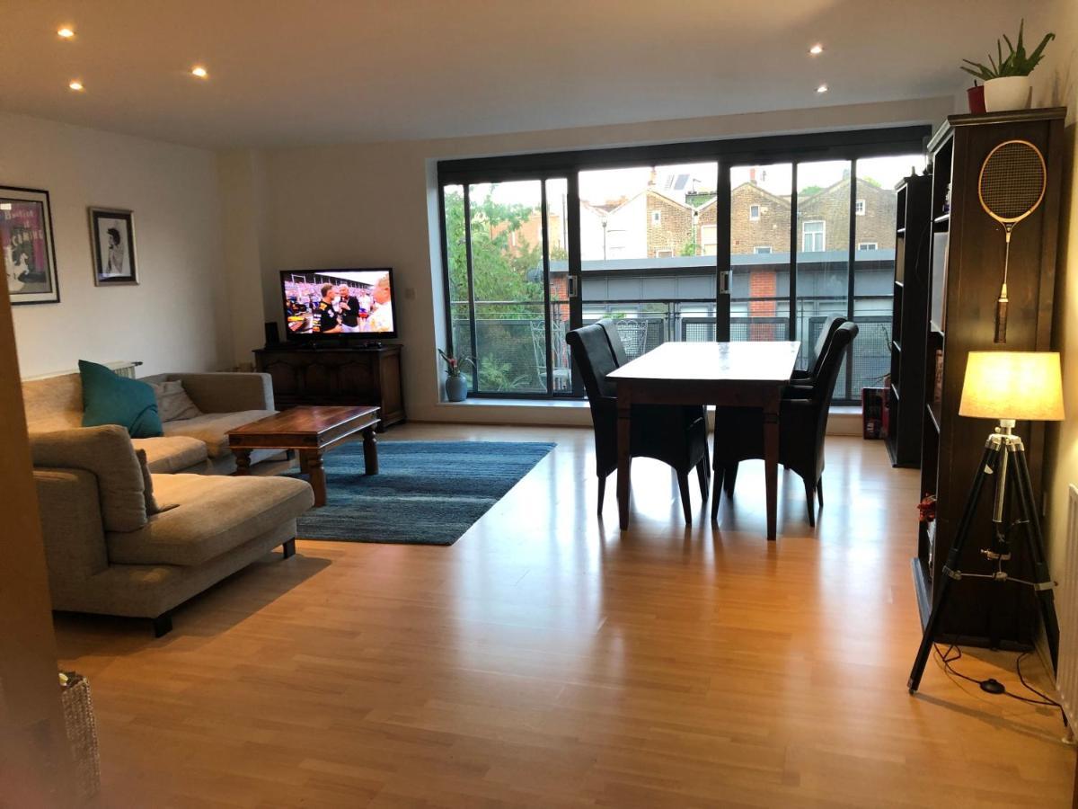 Spacious, Bright And Modern Flat In Holloway ロンドン エクステリア 写真